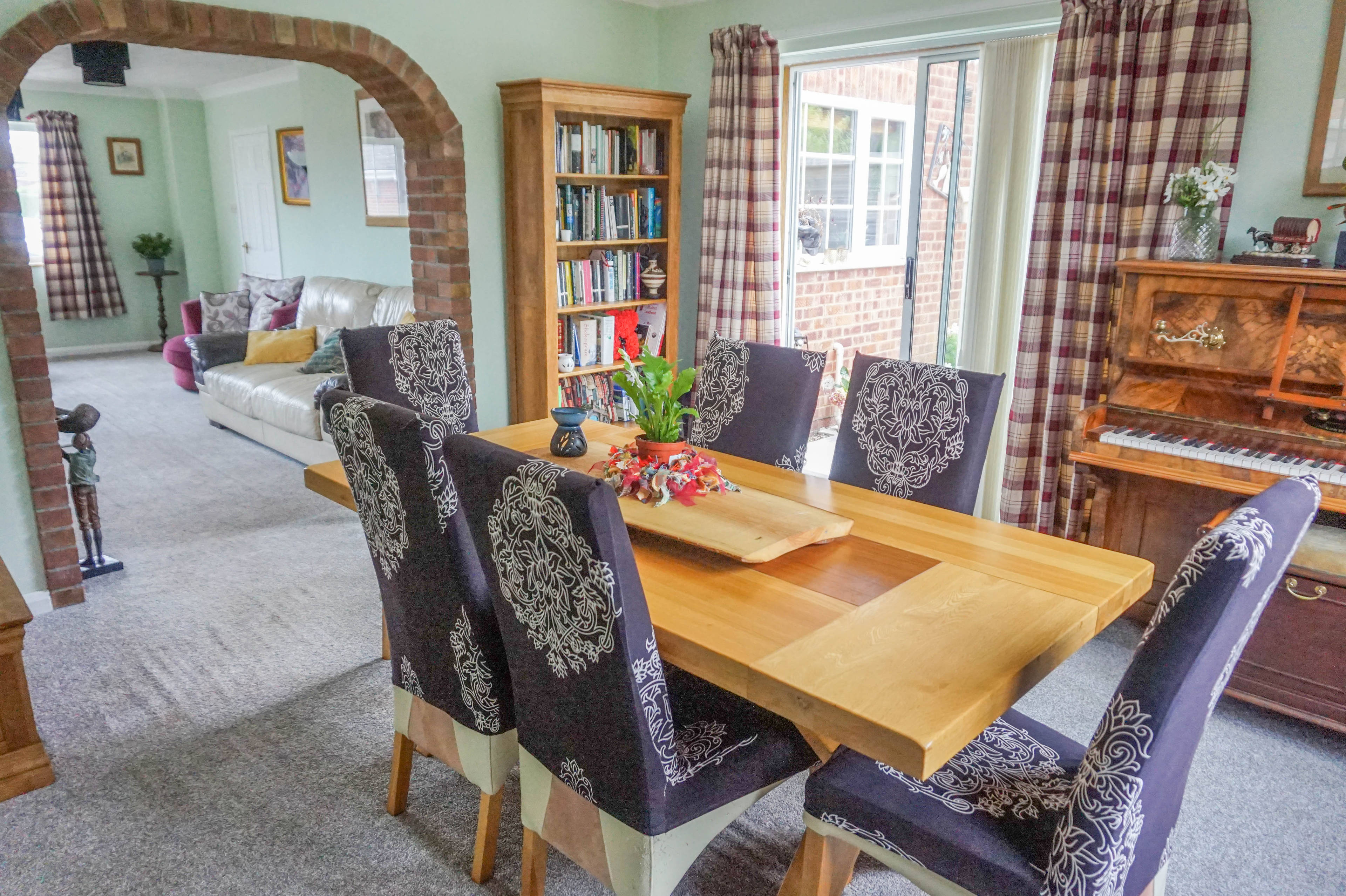 Lounge/Dining Room