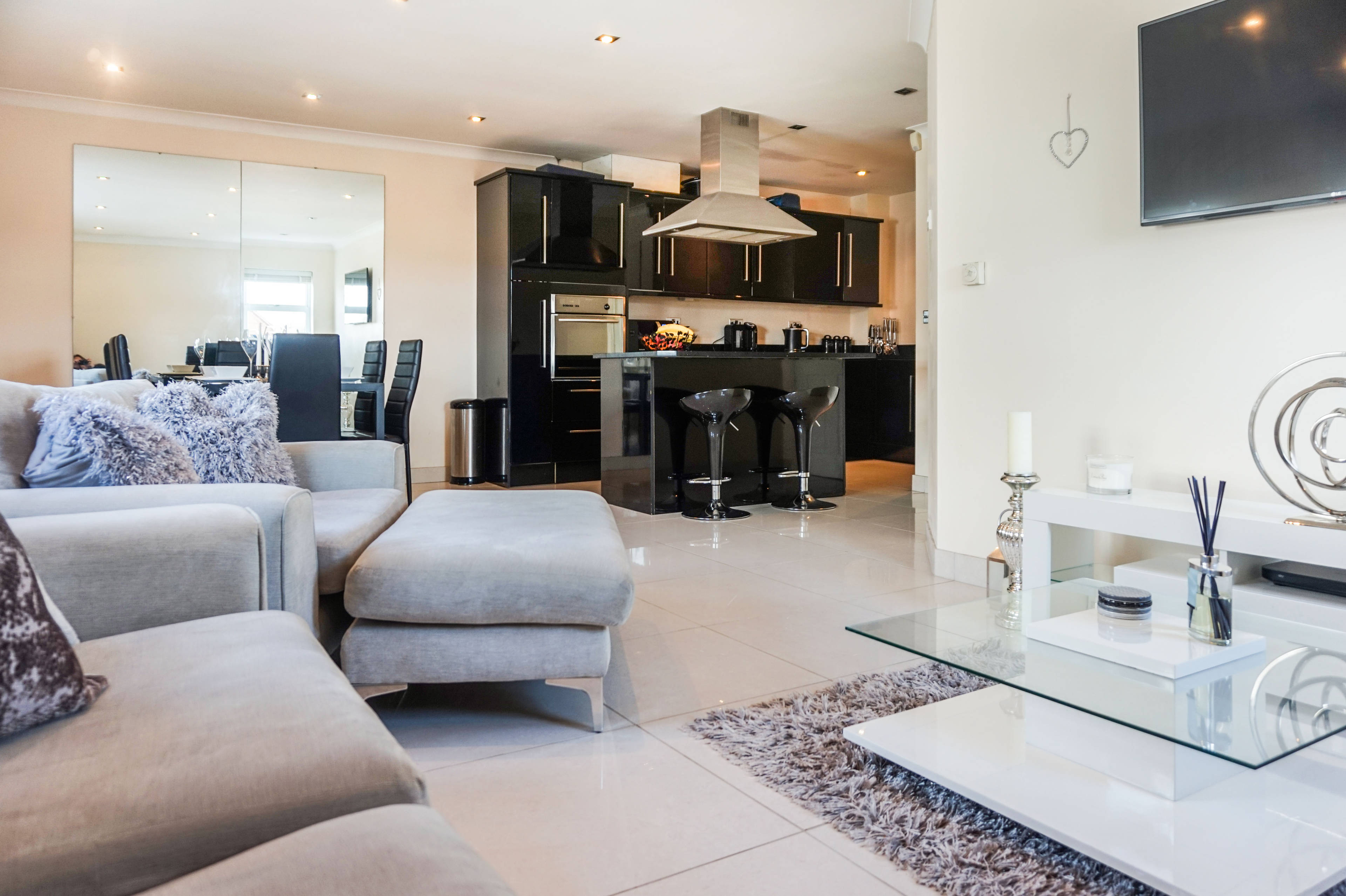 Lounge / Kitchen