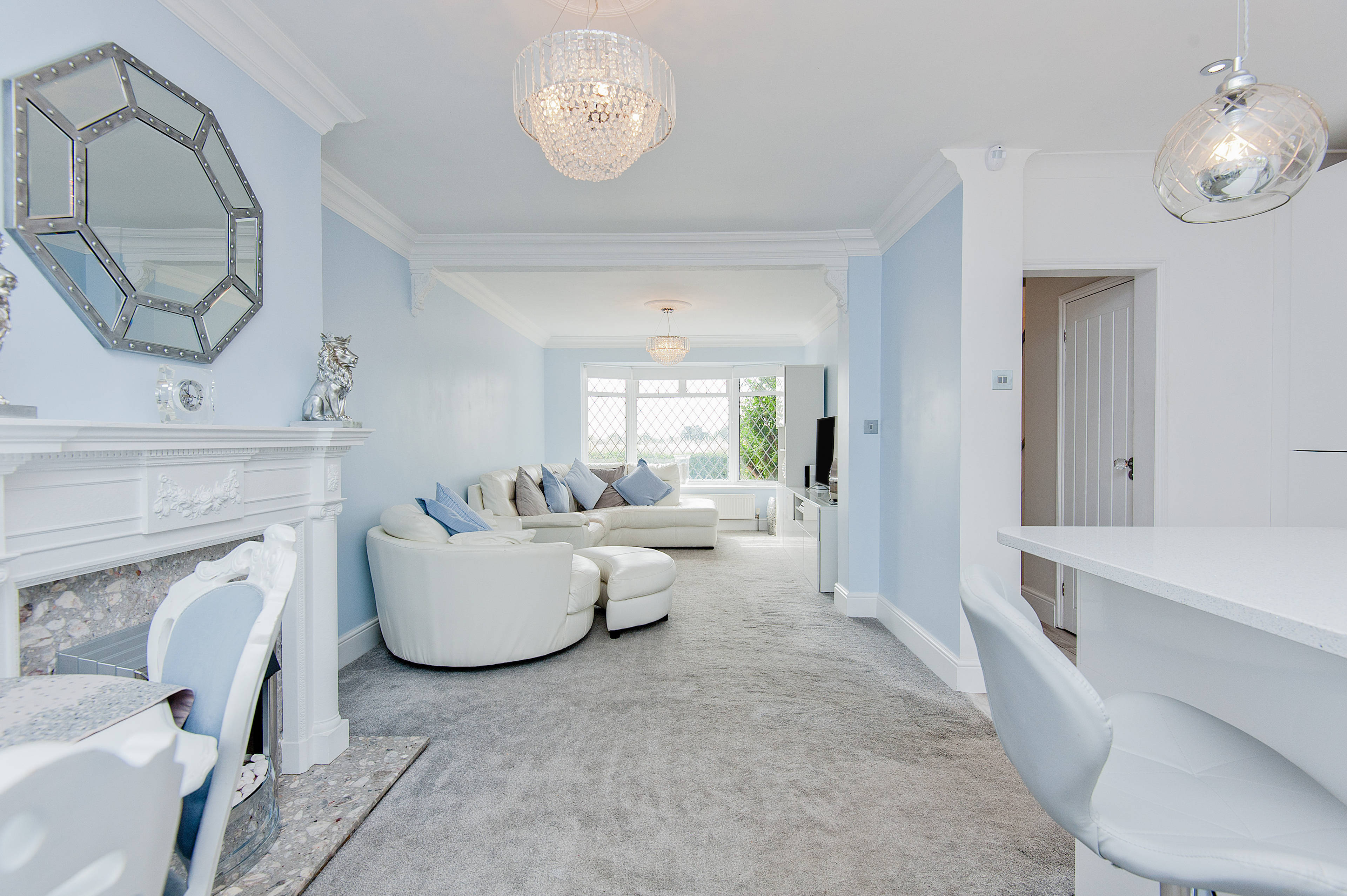 Lounge/Dining Room