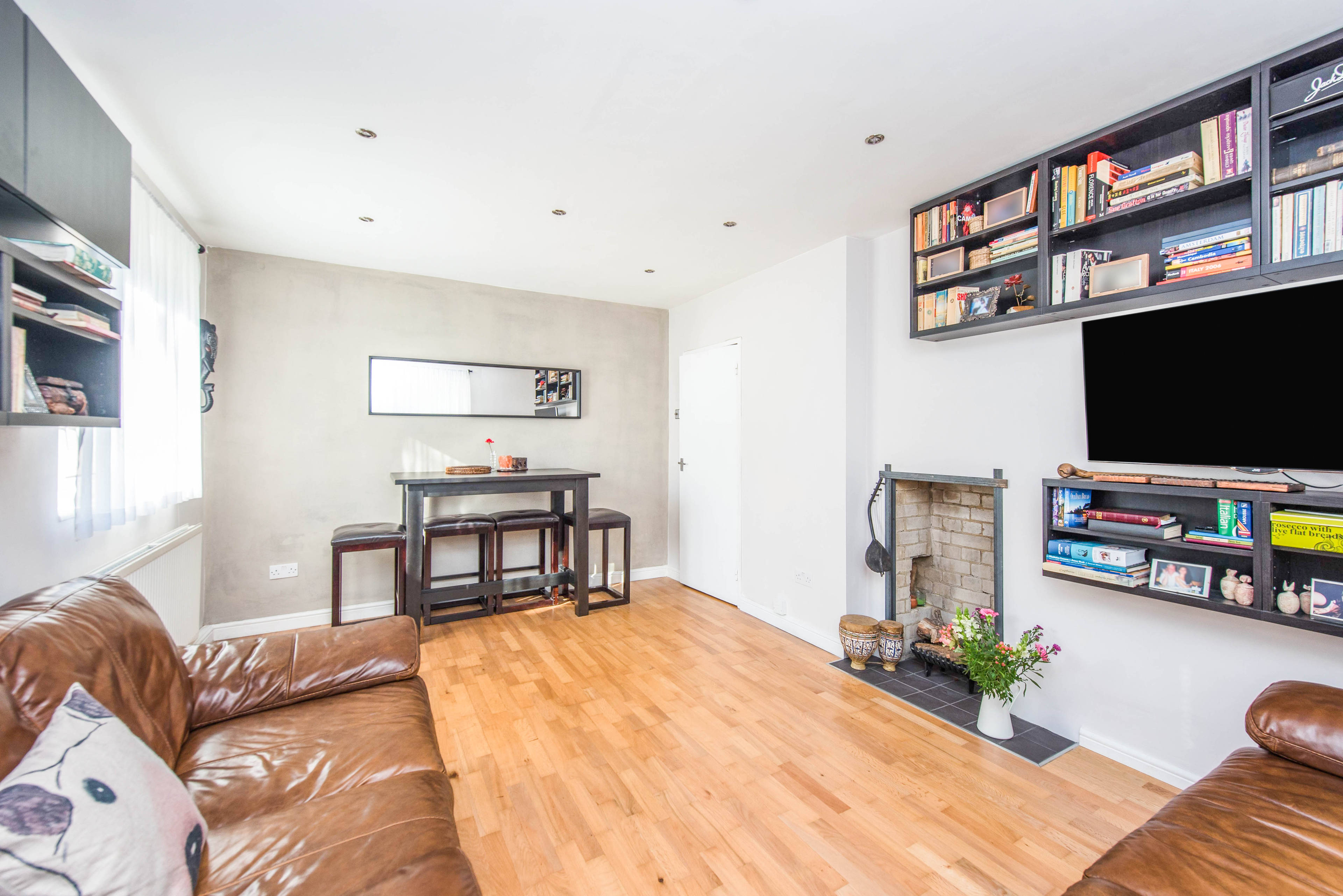 Lounge/Dining Room
