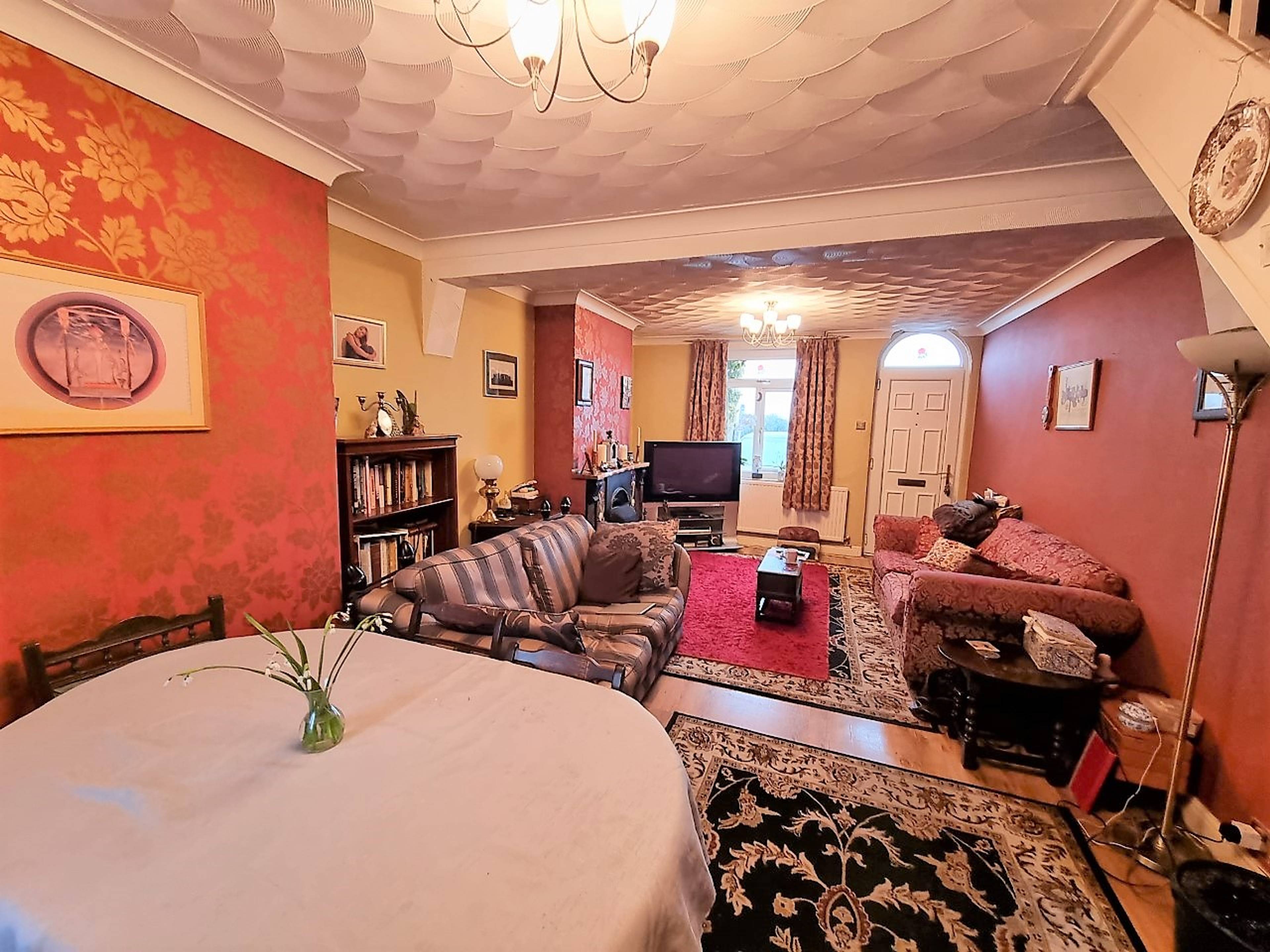 Lounge/Dining Room