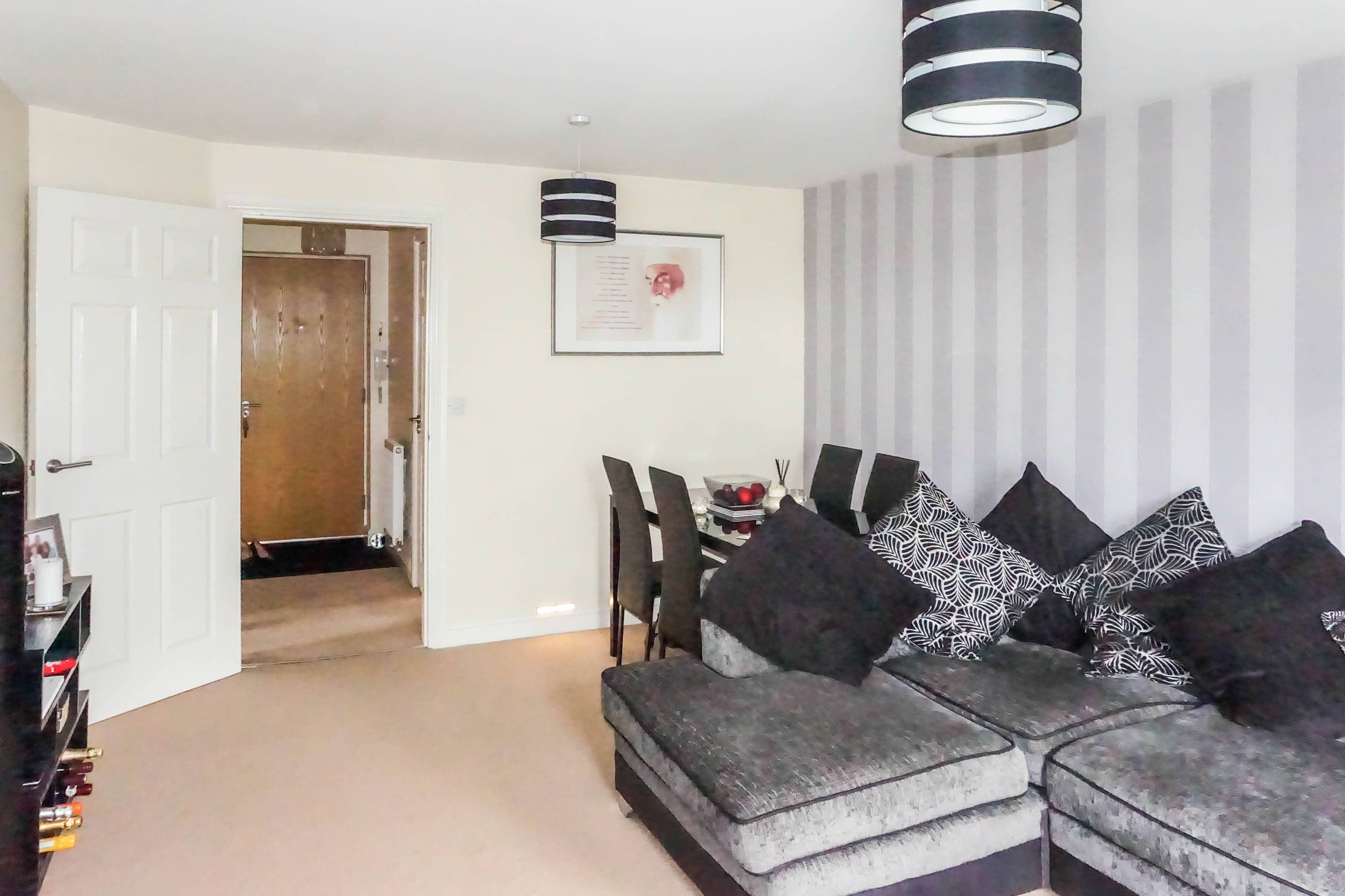 Lounge/Dining Room