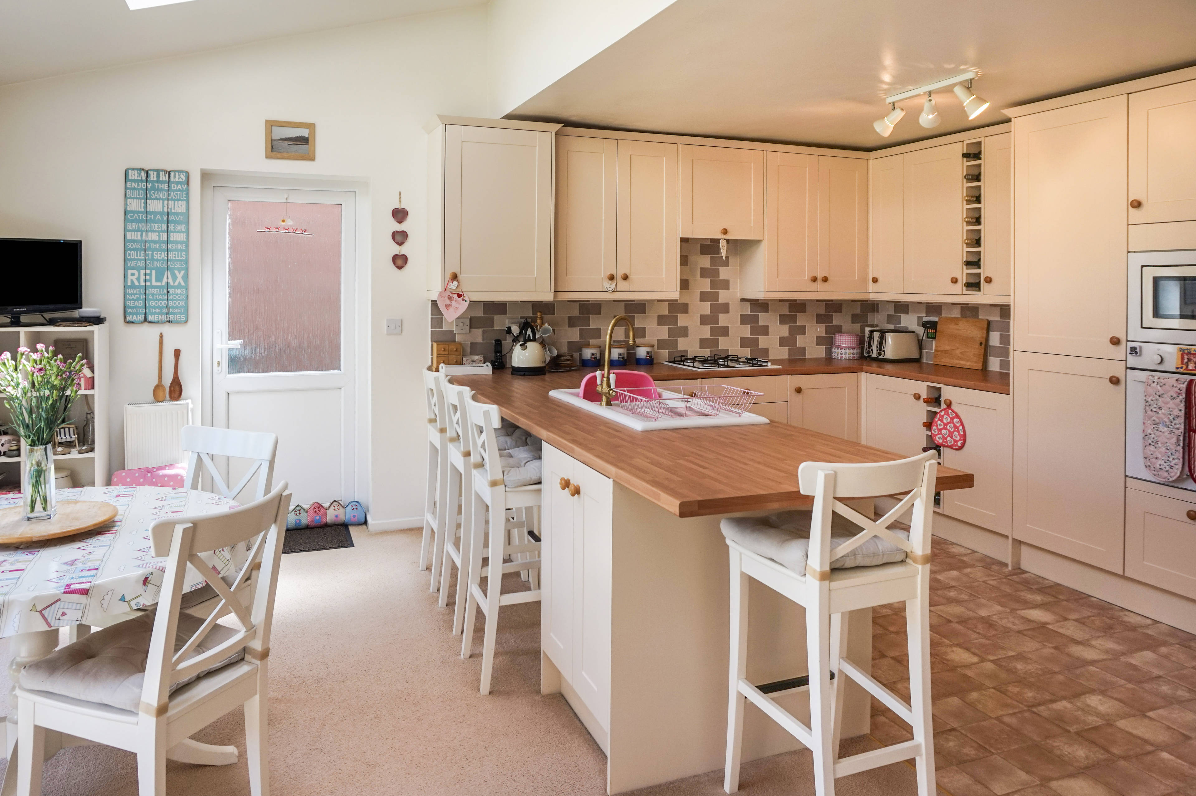 Kitchen/Breakfast