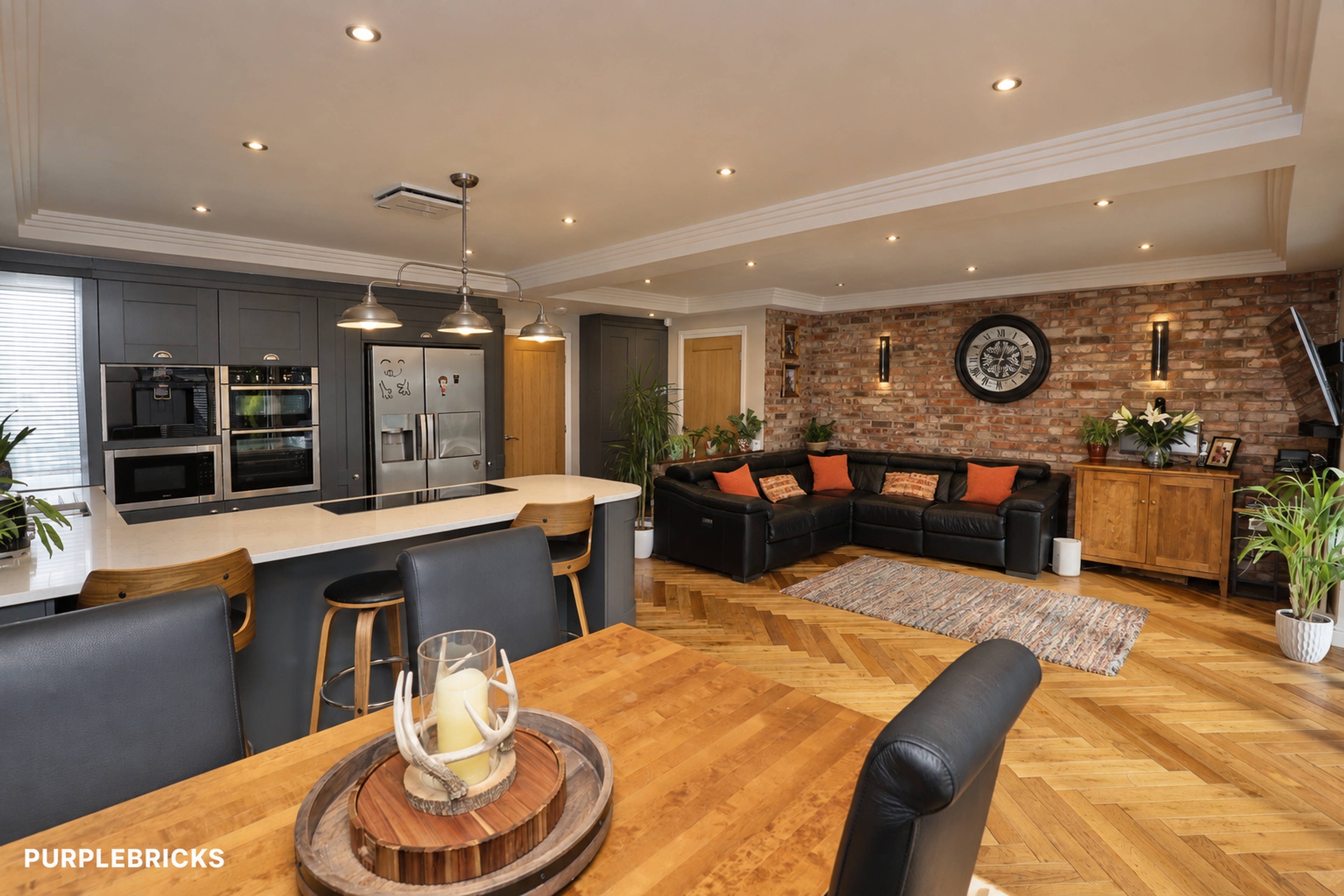 Lounge / Kitchen