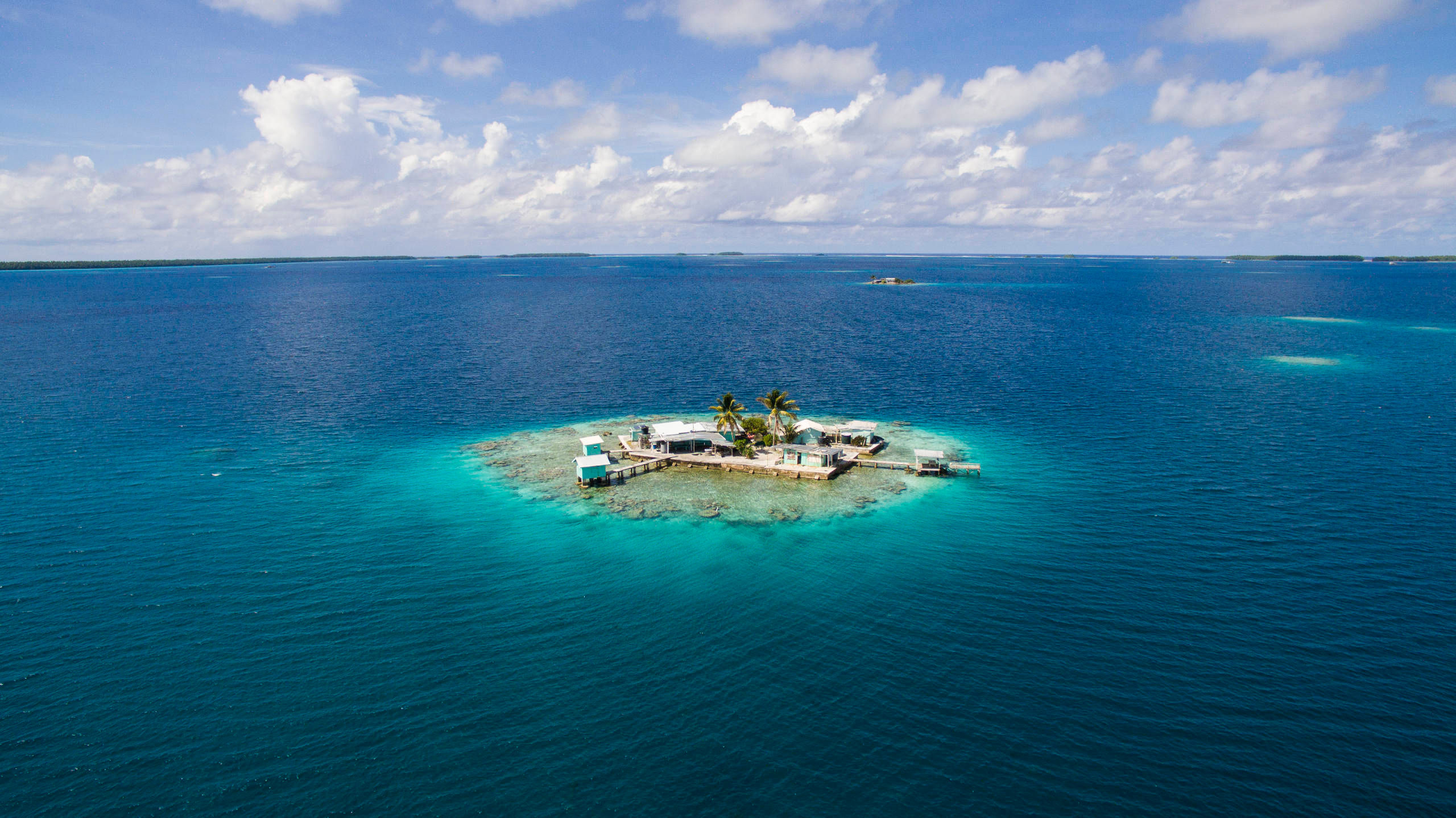 manihiki big pearl seeding house on kaoa © John Beasley