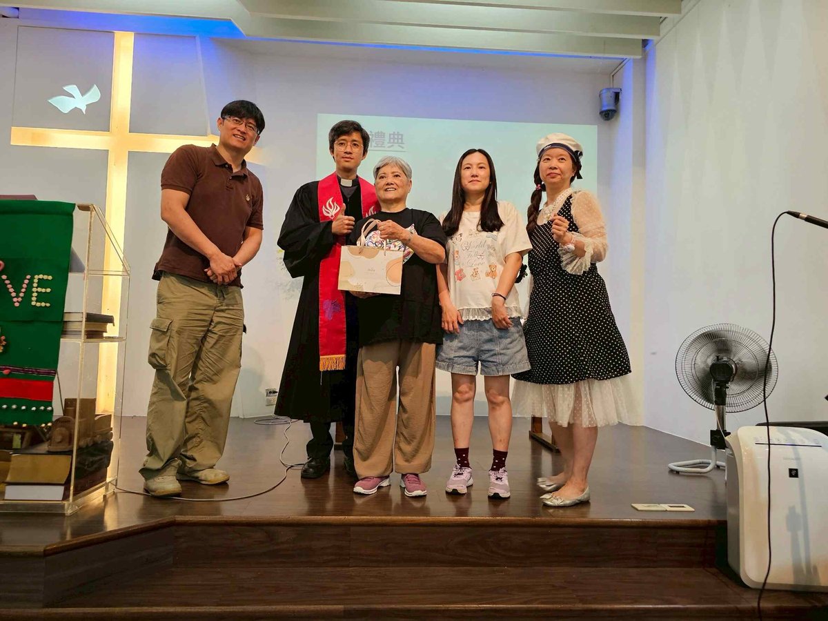 (賈奶奶的大兒子及女兒)