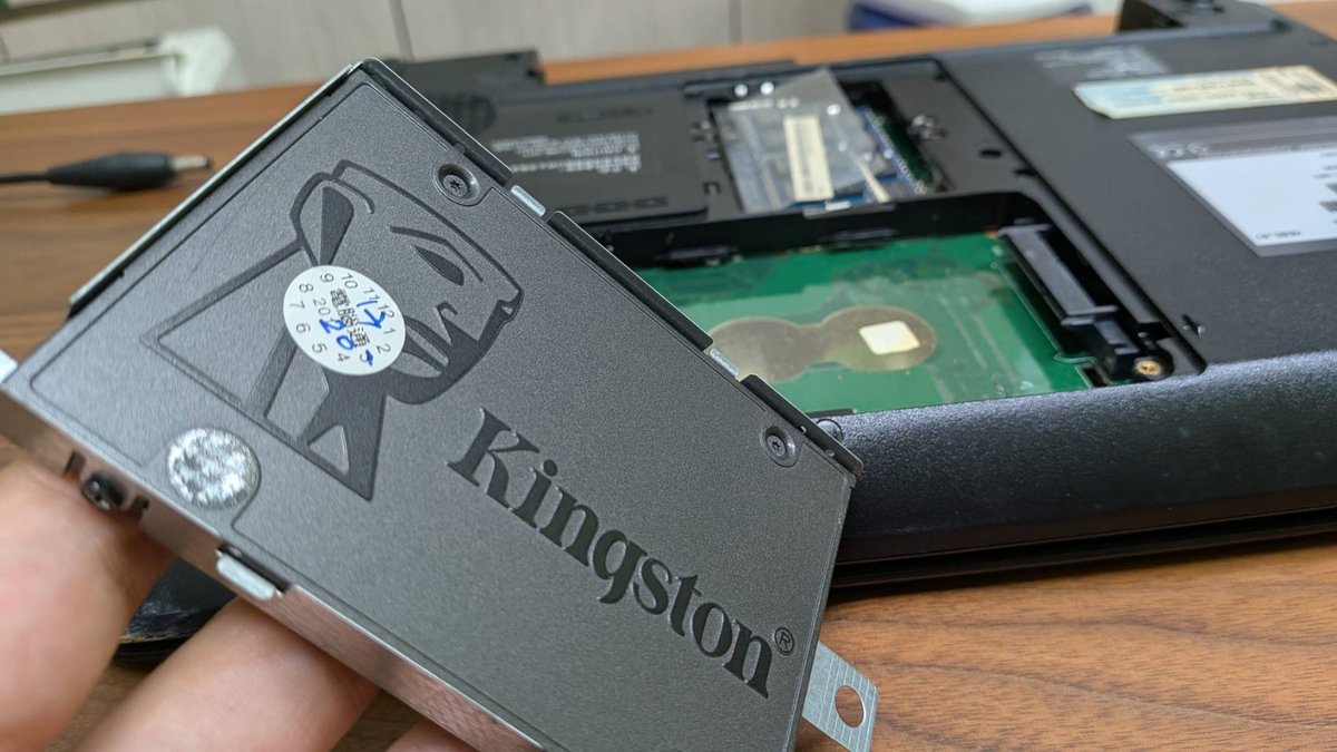 (預備更換成Kingston SA400S37/240G的SSD固態硬碟)