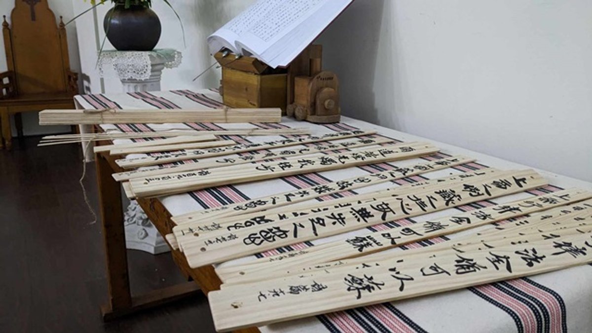 （《台灣教會公報社》勉會友將神的話語刻在心版 社后教會牧師書簡牘贈三尺律令）