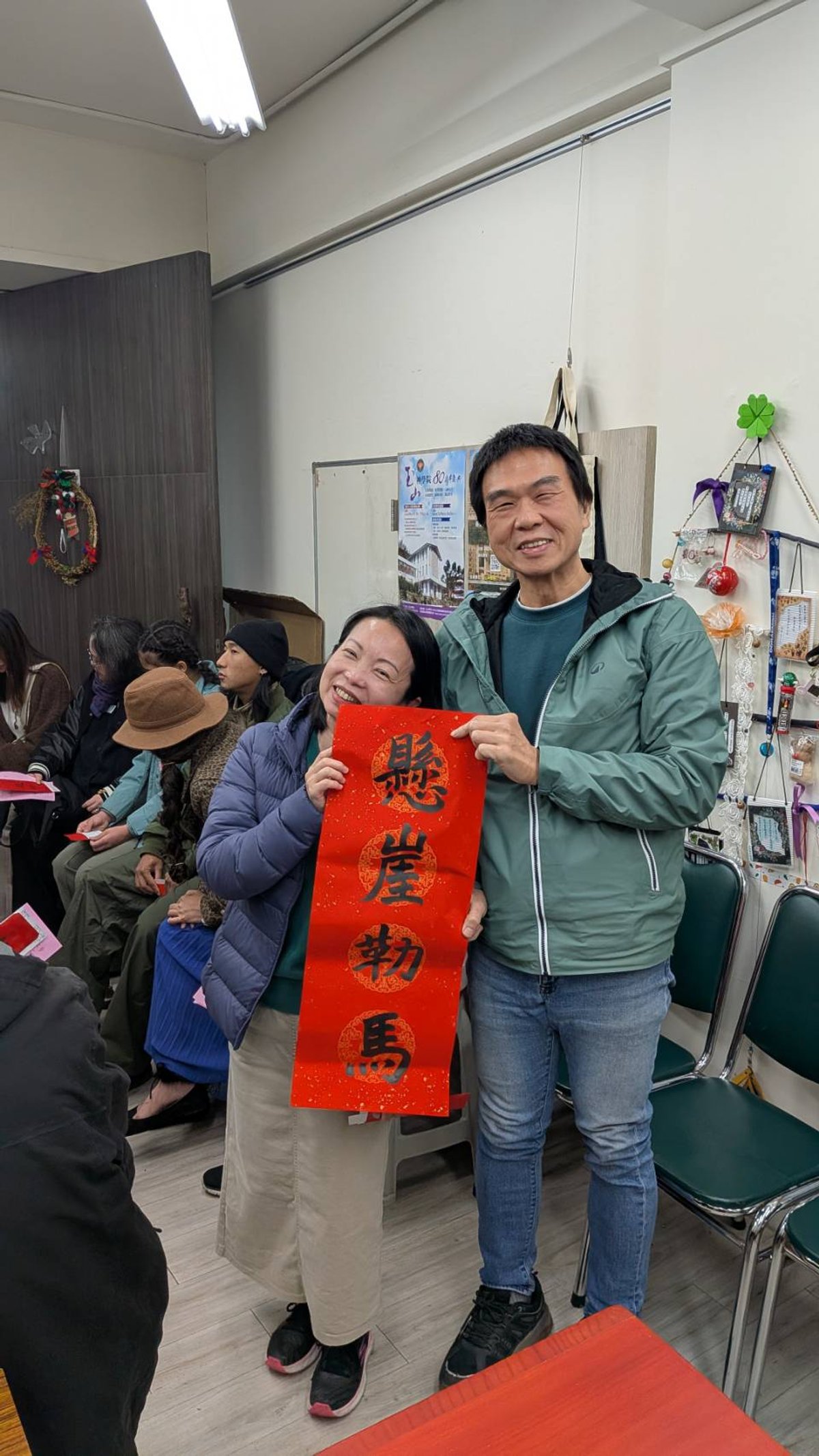 （賢伉儷與懸崖勒馬合照後...，還是留給我了。）