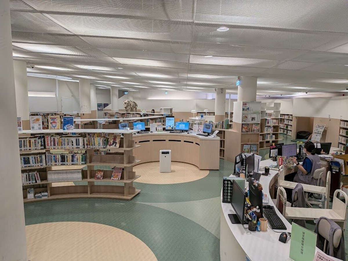 (圖書館內部)