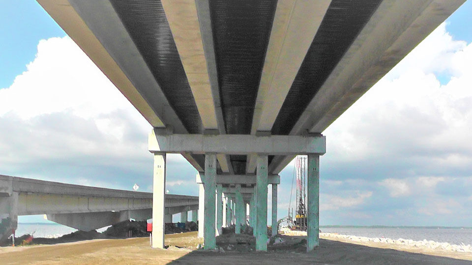 Bridge deck protected from sea salt corrosion