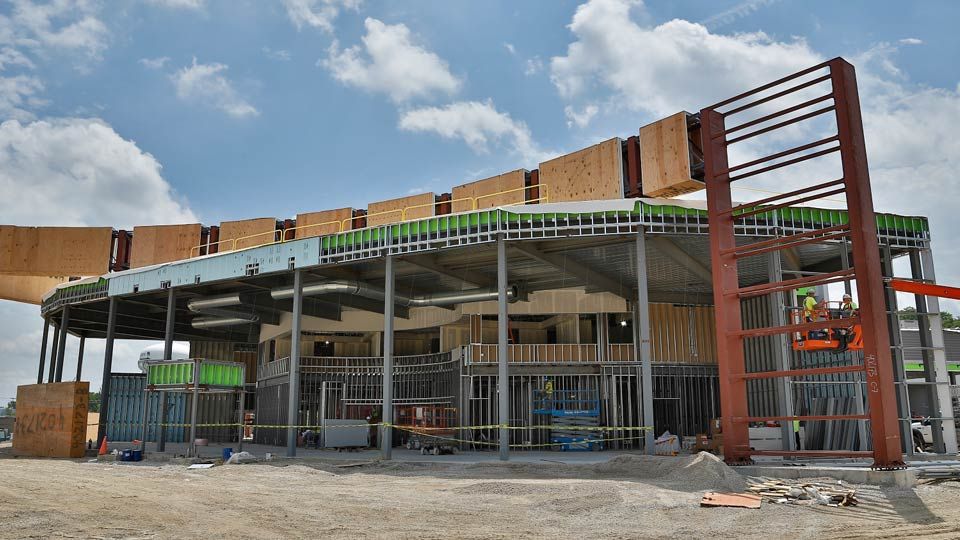 Steel and special profile joists construction for signage