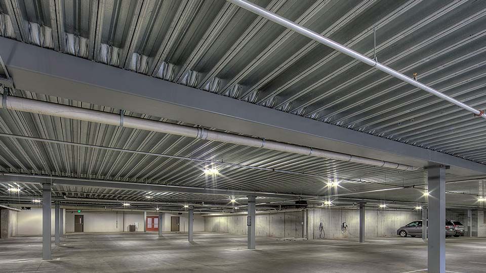 Hotel parking garage uses deep-ribbed long-span composite deck