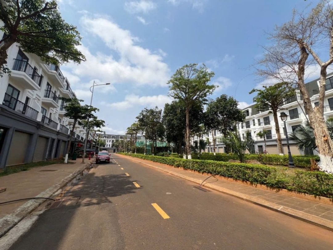Bán nhà phố vườn view hoa viên đã có sổ, giá chỉ 5,350 - ảnh 1