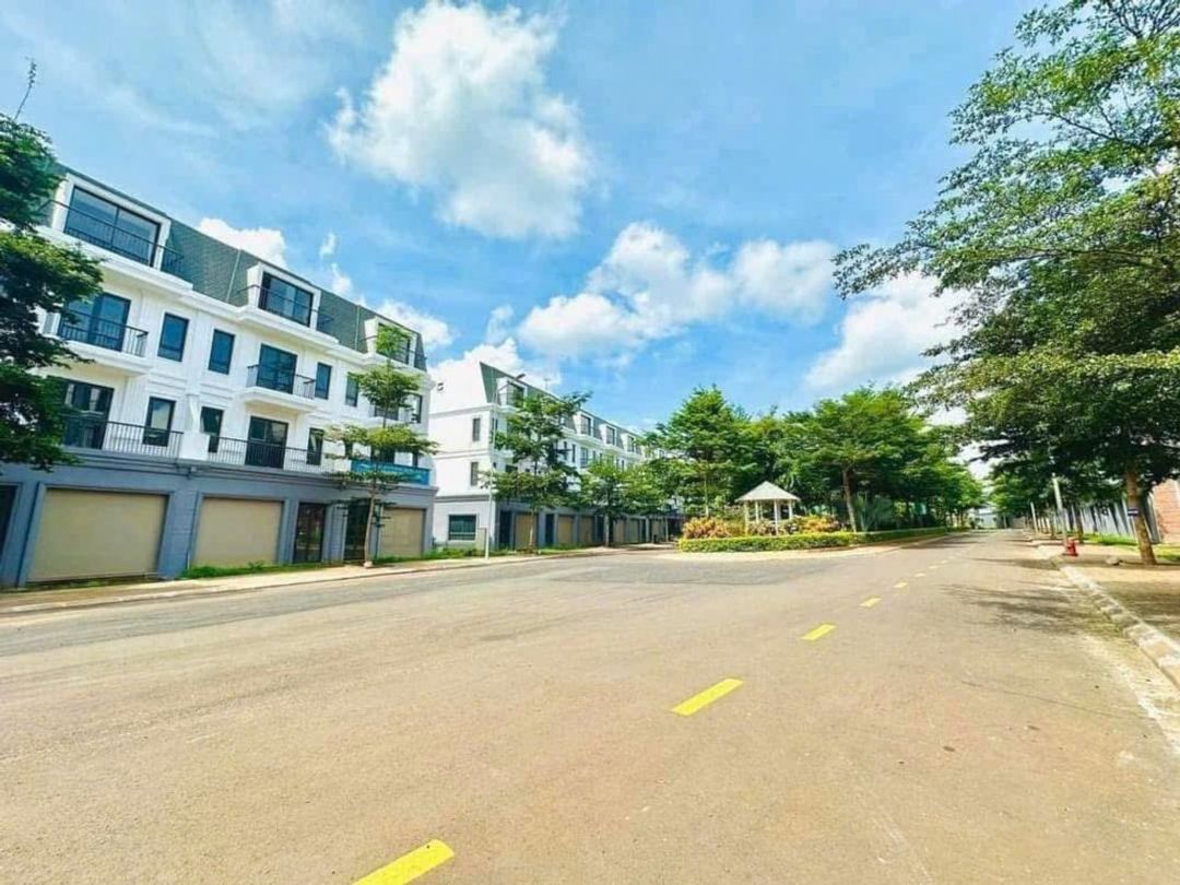 Bán nhà phố vườn view hoa viên đã có sổ, giá chỉ 5,350 - ảnh 2