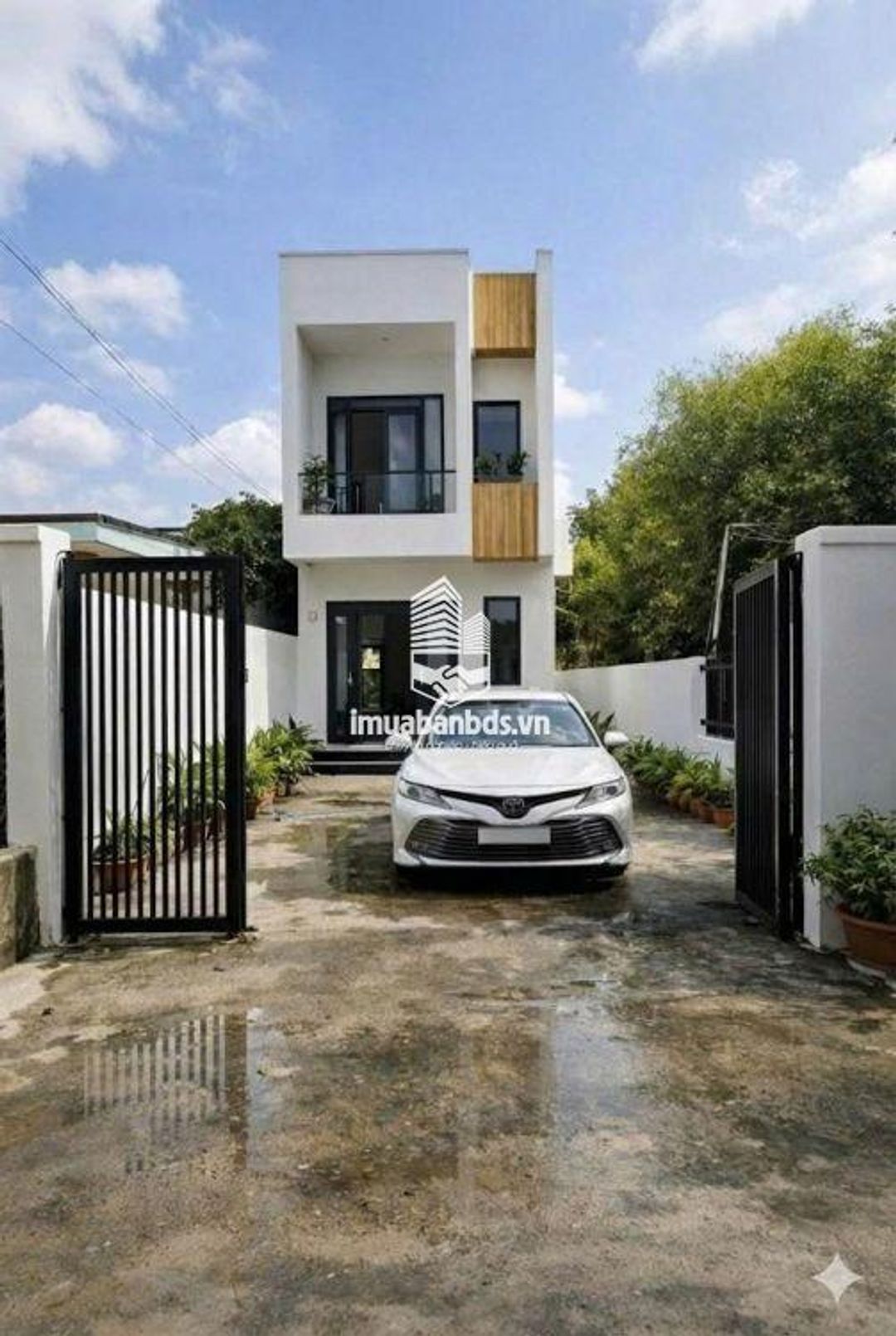 Căn góc Nguyễn Chí Thanh nhà trệt lầu có sân xe hơi giá 2,98 tỷ. Sổ hồng riêng - ảnh 1