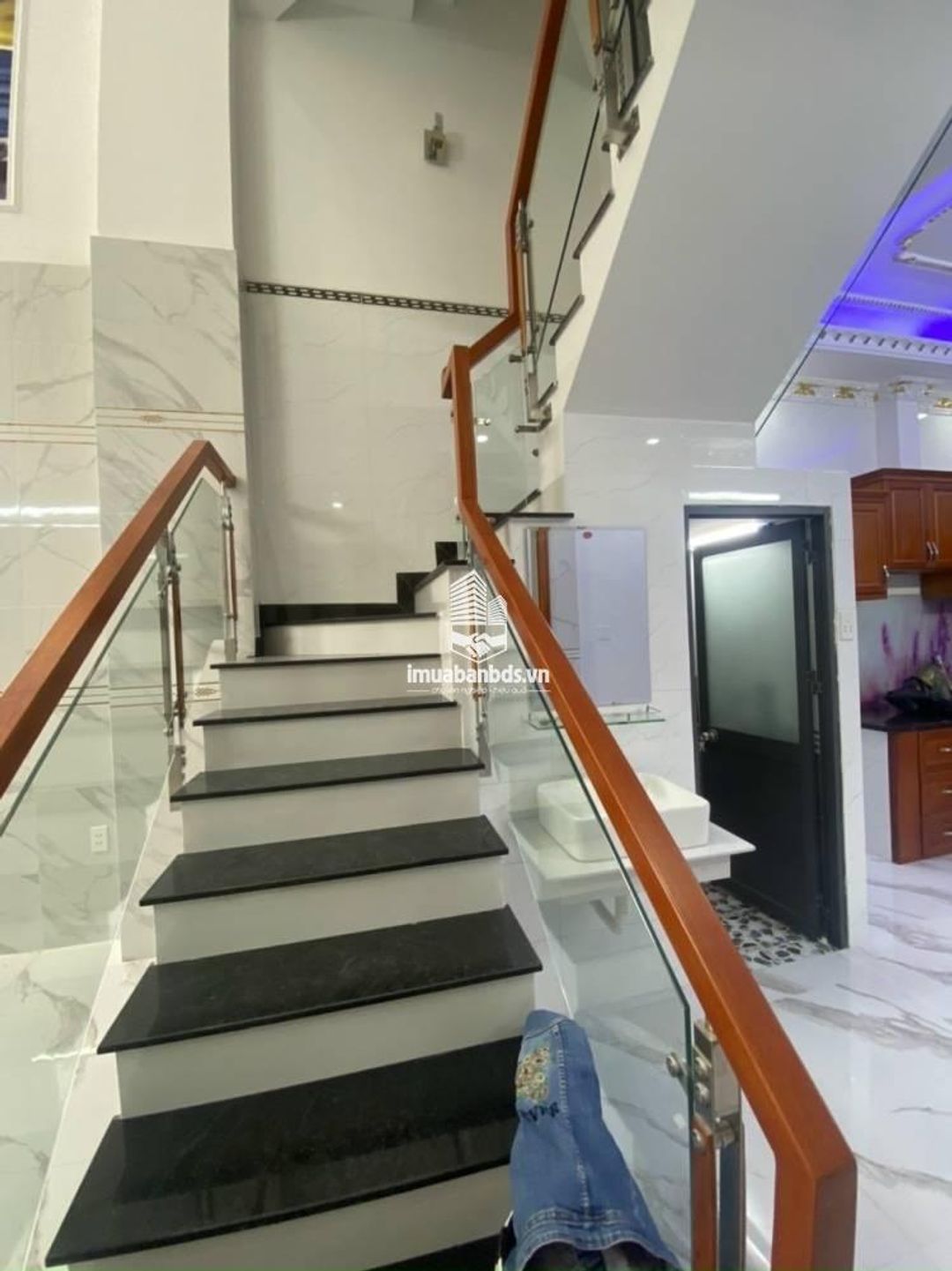 Bán nhà 8x20m 3 lầu có 10 căn hộ cho thuê ở Nguyễn Văn Tạo Nhà Bè - ảnh 1