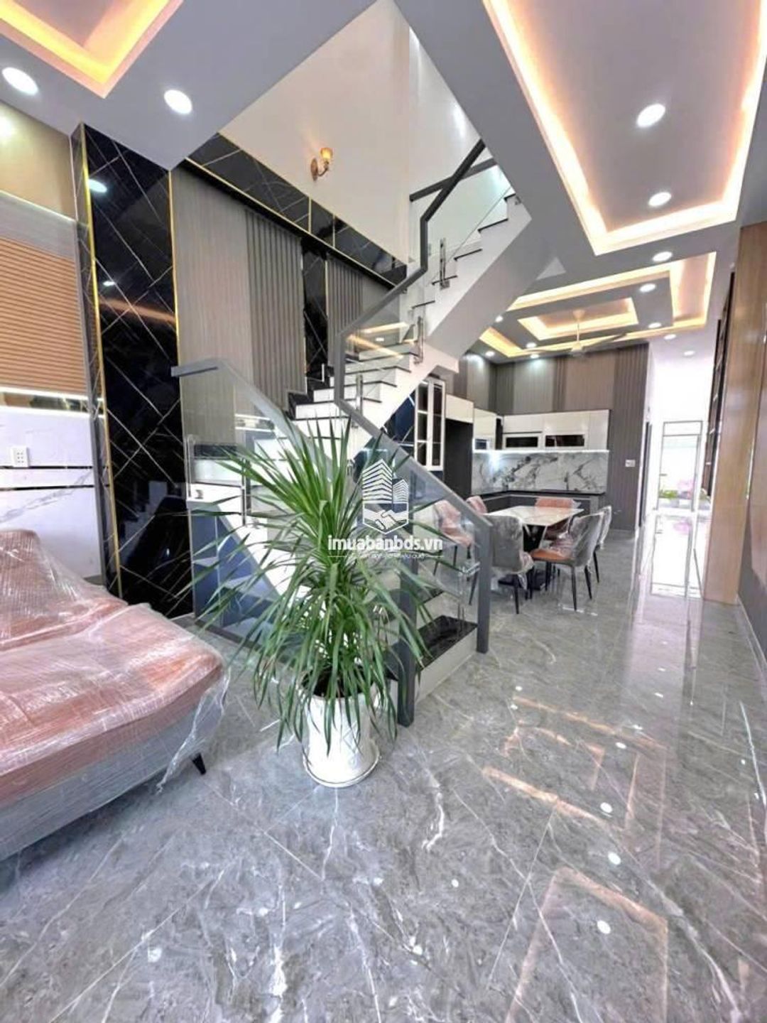Nhà xây mới 2 tầng gần UBND xã Bến Lức , DT 100m2, nhận nhà ngay - ảnh 3