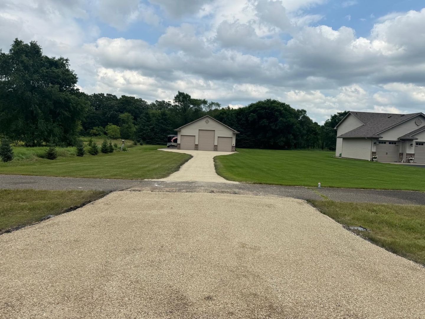 Fresh tar & chip driveway with quality stone aggregate finish
