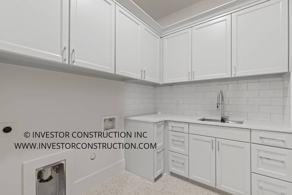 14310 Valley Hi Cir, Farmers Branch laundry. View full photo gallery at: https://bit.ly/3II3Qaf