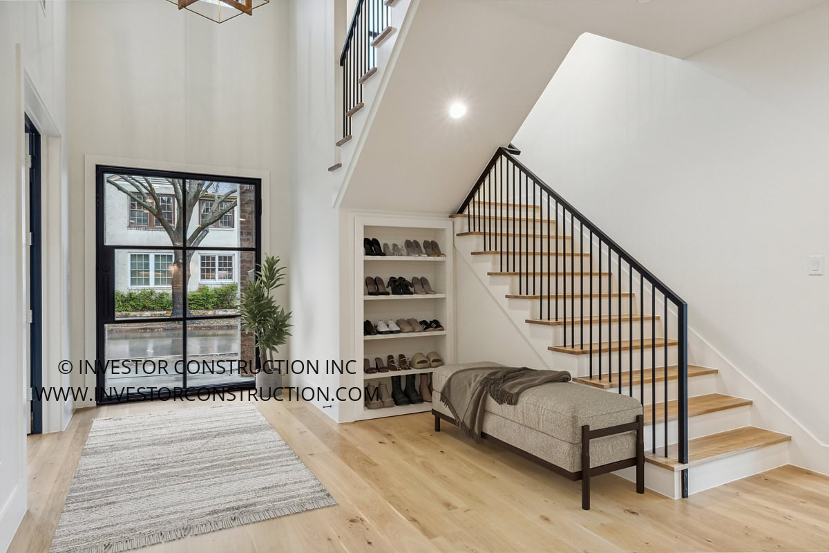 5441 Sewanee, Highland Park front entry. View full photo gallery at: http://bit.ly/3LkbMCv
