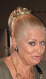 Kim Woodburn Photo #1