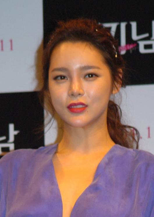 Park Si-yeon Photo #1