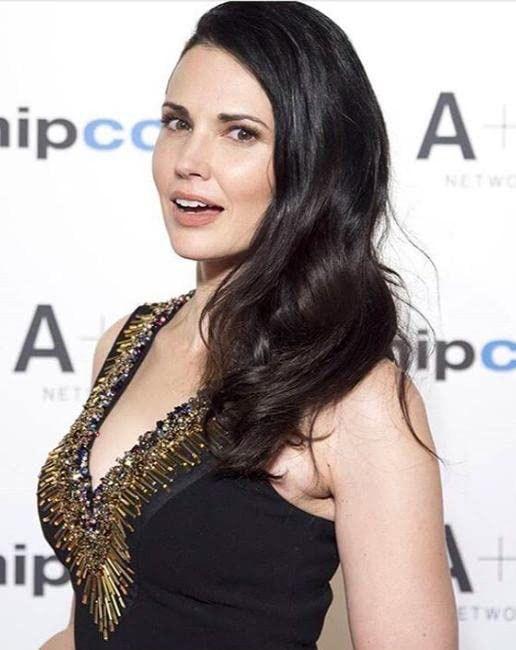 Laura Mennell Photo #1