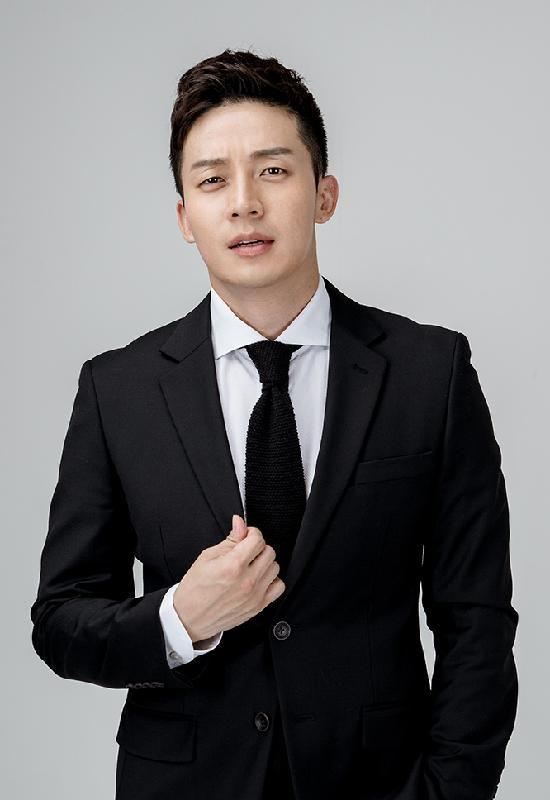 Heo Kyung-hwan Photo #1