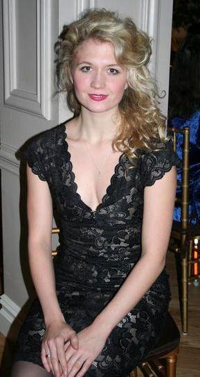 Scarlett Strallen Photo #1