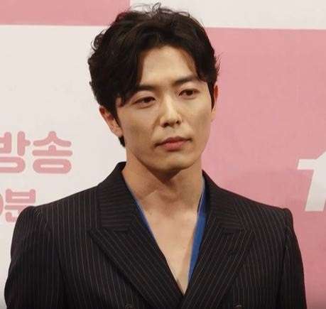 Kim Jae-wook Photo #1