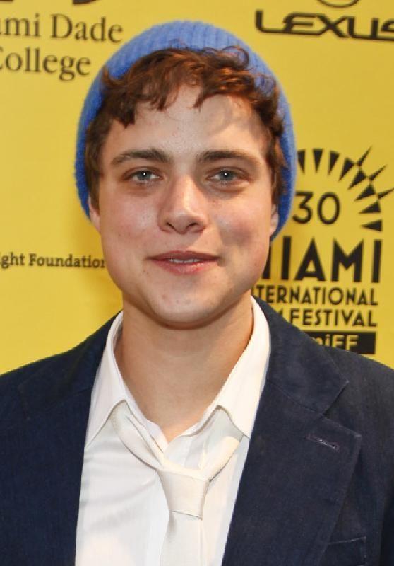 Douglas Smith Photo #1