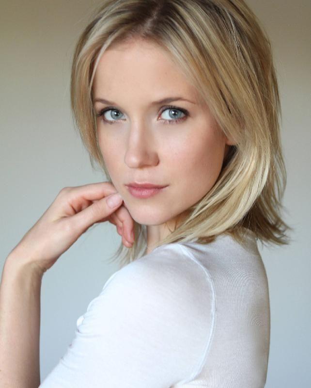 Jessy Schram Photo #1