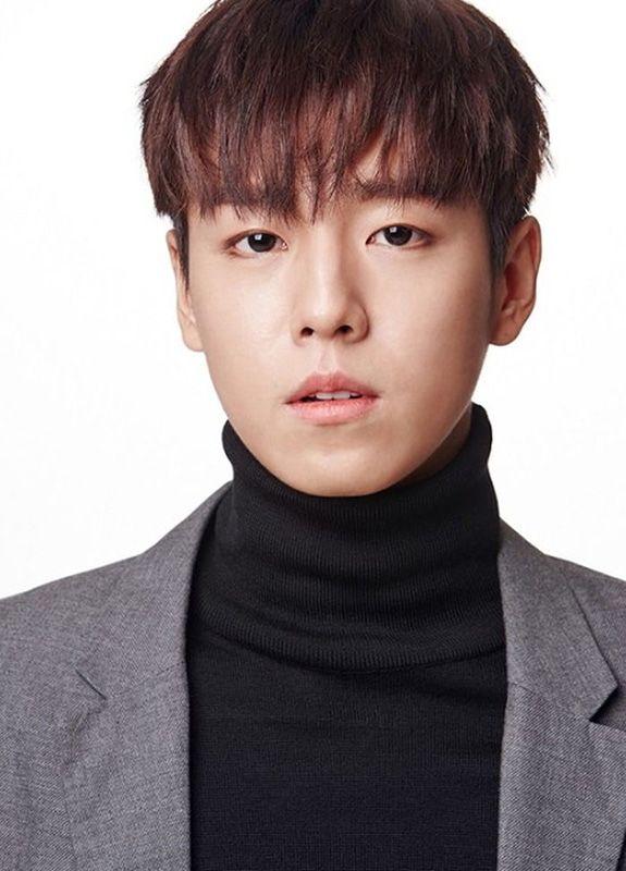 Lee Hyun-woo Photo #1