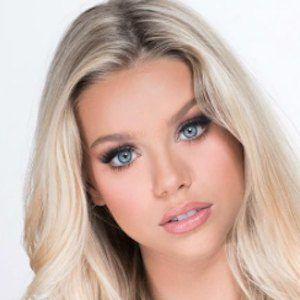 Kaylyn Slevin Photo #1