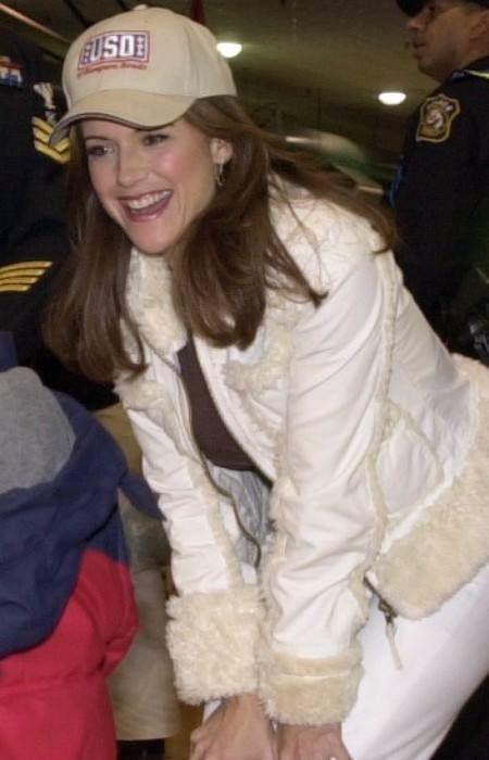 Kelly Preston Photo #1