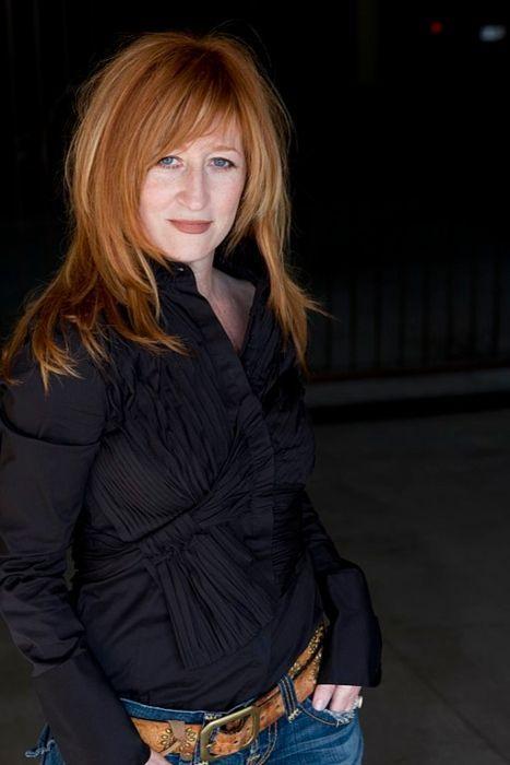 Vicki Lewis Photo #1