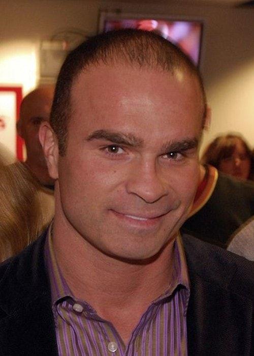 Tie Domi Photo #1