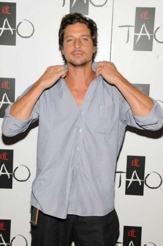 Simon Rex Photo #1