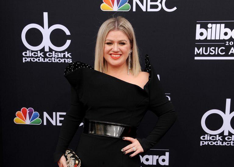 Kelly Clarkson Photo #1