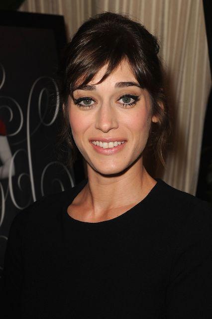 Lizzy Caplan Photo #1