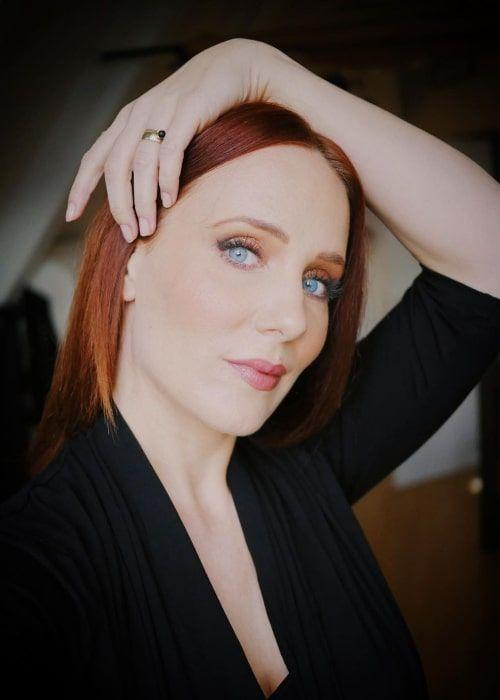 Simone Simons Photo #1