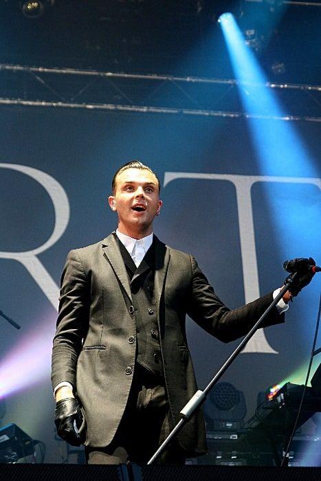 Theo Hutchcraft Photo #1