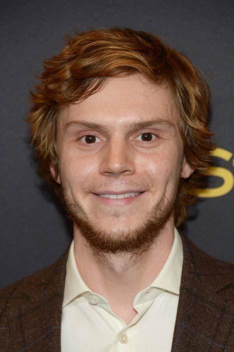 Evan Peters Photo #1