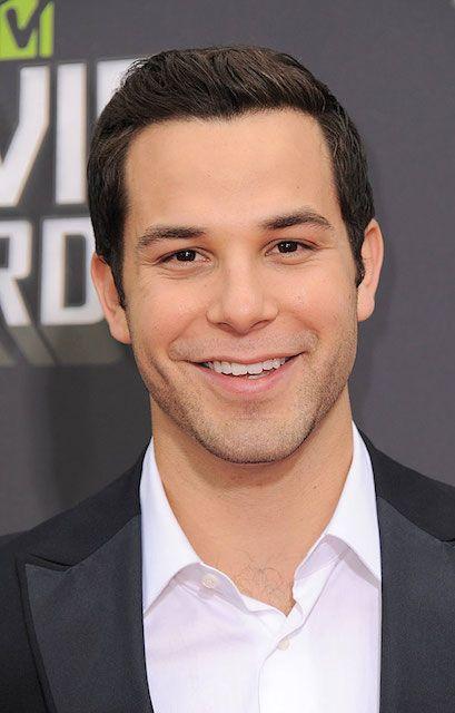 Skylar Astin Photo #1