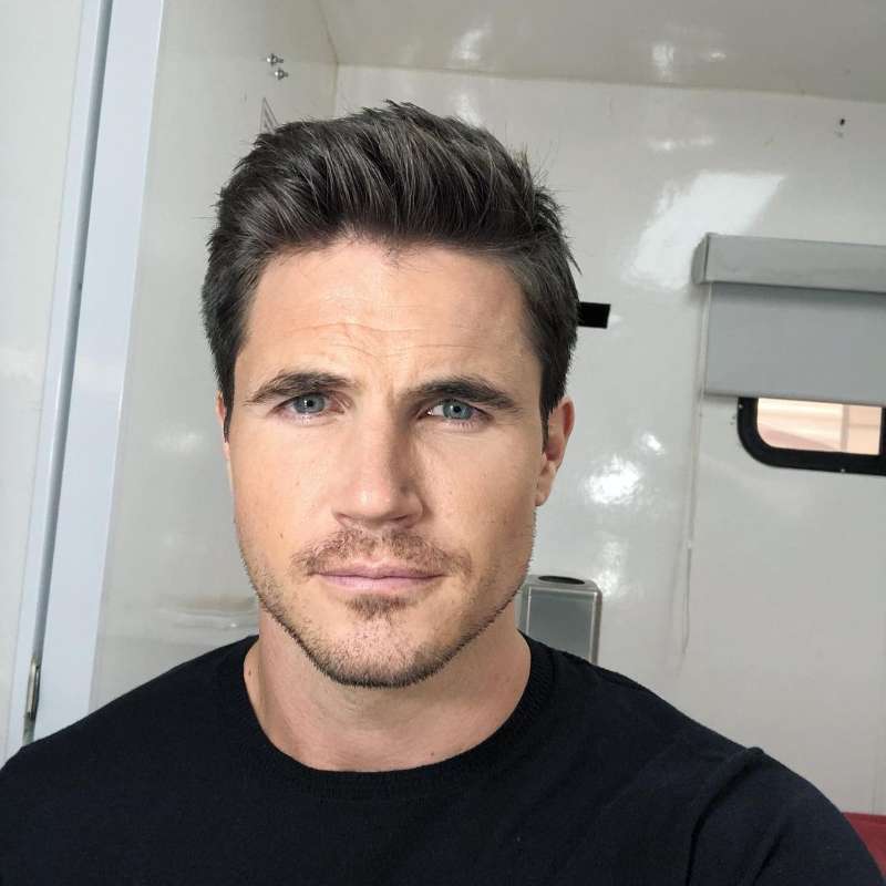 Robbie Amell Photo #1