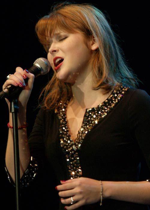 Renee Olstead Photo #1