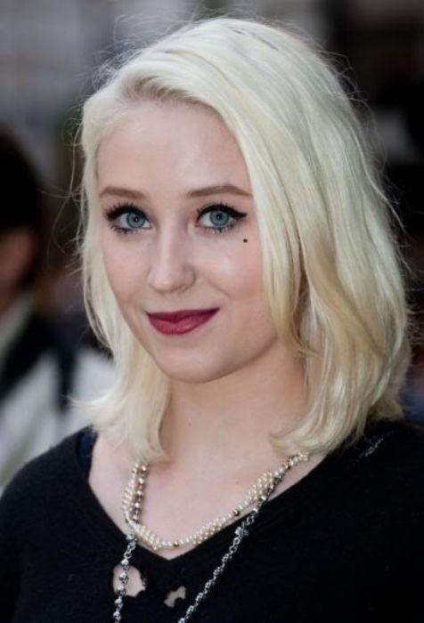 Lily Loveless Photo #1