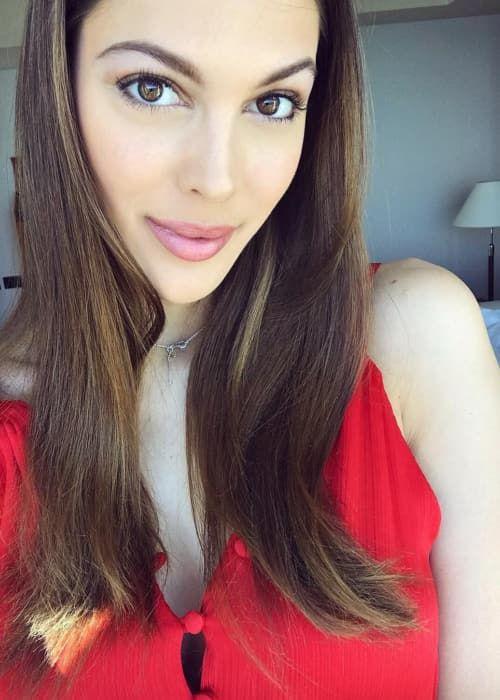 Iris Mittenaere Photo #1