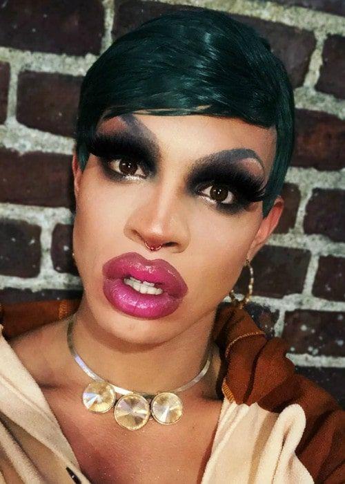 Yvie Oddly Photo #1